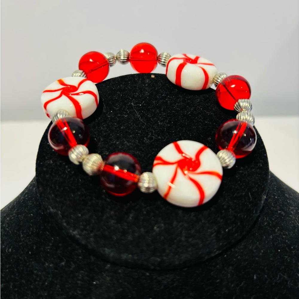 Candy Cane Disk Bracelet Red and White Beaded Baubles Holiday Jewelry